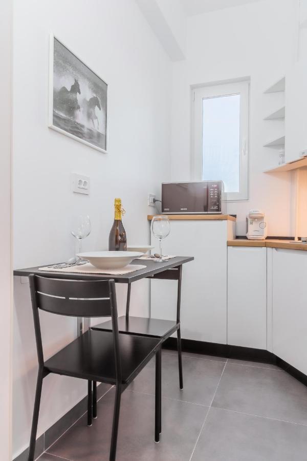 New Studio Carturesti - City Center Bukarest Eksteriør billede